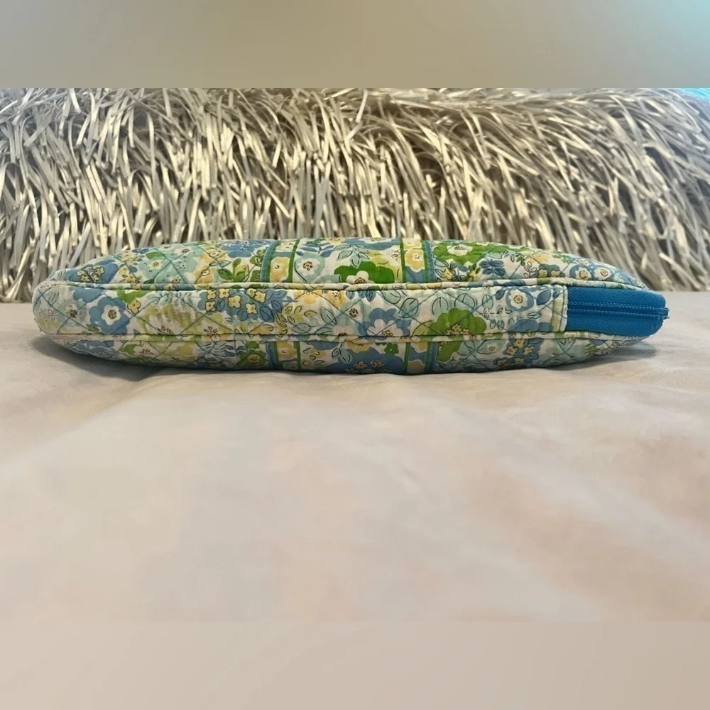 VERA BRADLEY English Meadow Reader Tech Tablet Laptop Floral Padded Case Green